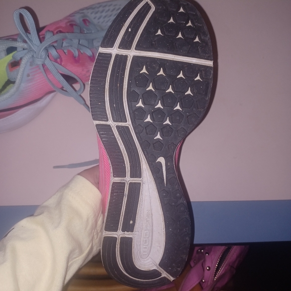 Shoes - Picture 4 of 5